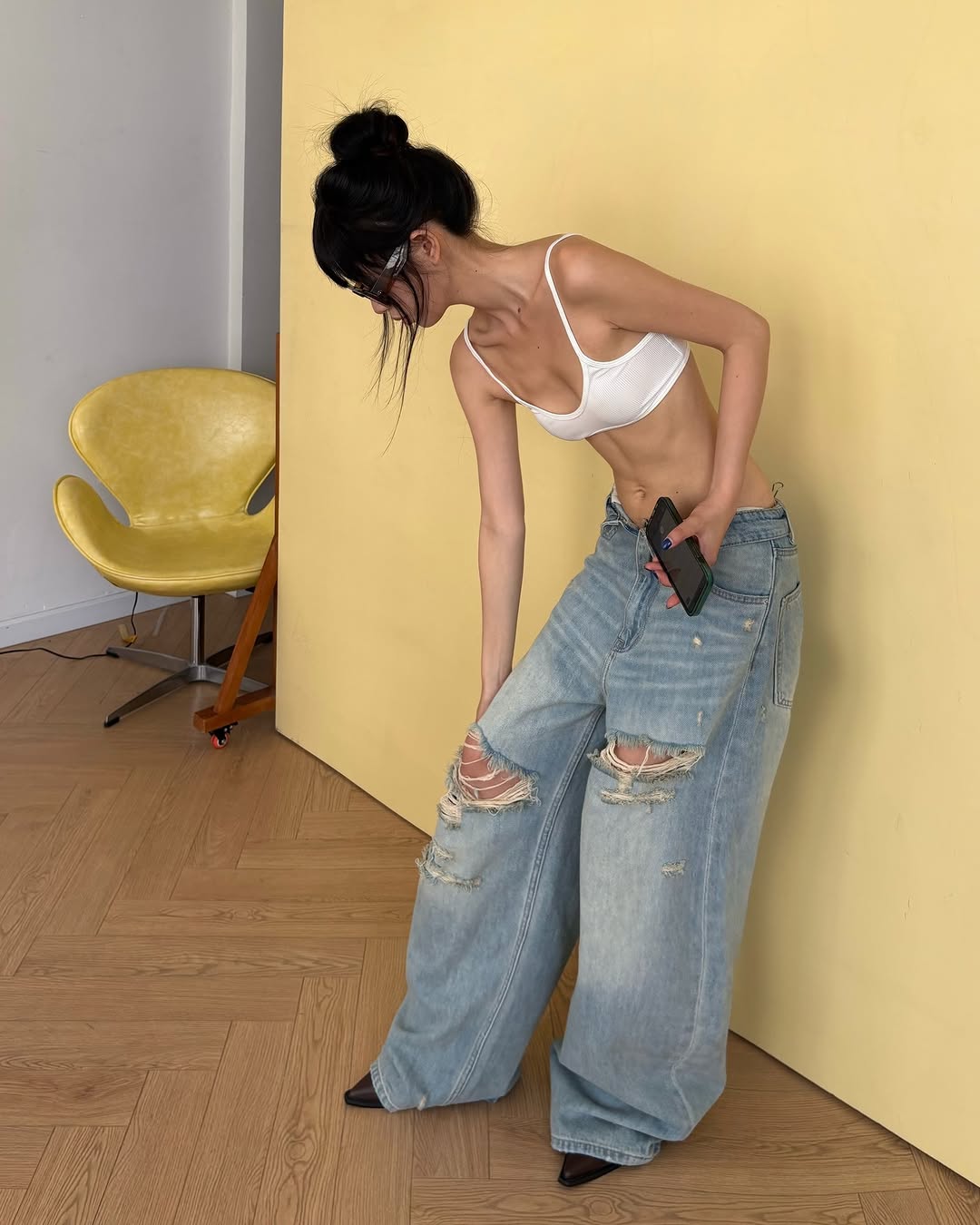 Quần Jeans Rách Ống Rộng Cạp Trễ AWF Folded Waist Waxed Ripped Jeans Aiai Official