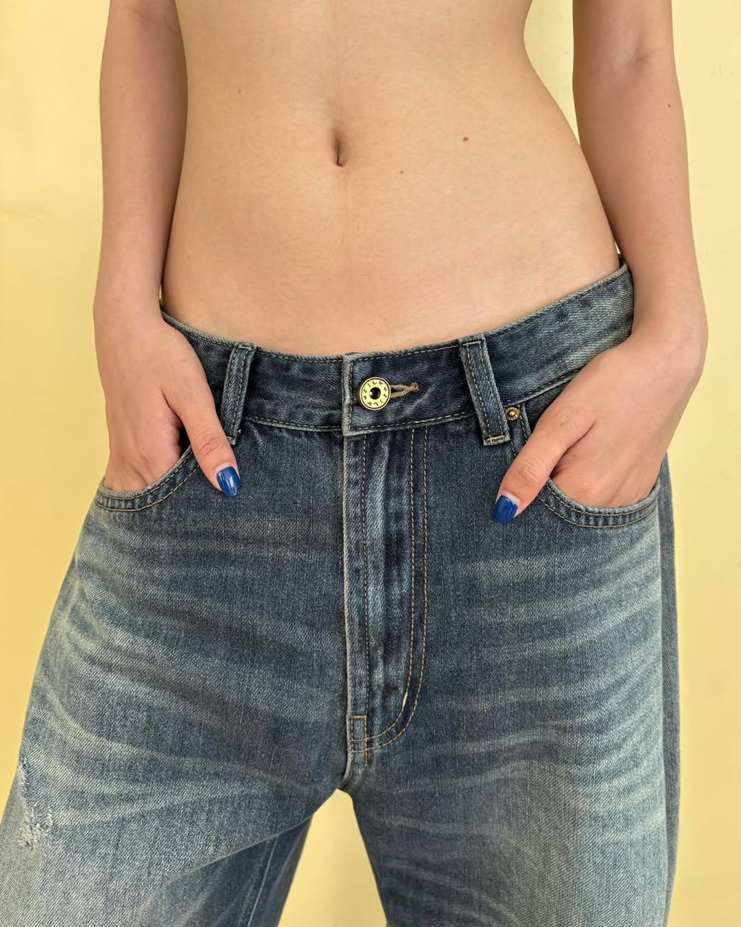 Quần Jeans Rách Ống Rộng Cạp Trễ Asymmetric Logo Waxed Ripped Jeans Aiai Official