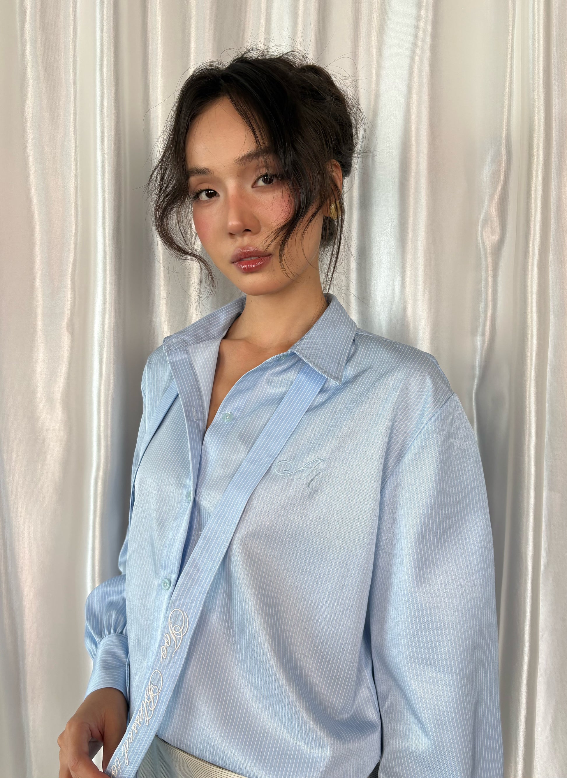 Áo Sơ Mi Sọc Form Rộng Kèm Cavat Thêu Logo BLESSING SHIRT AIAI OFFICIAL