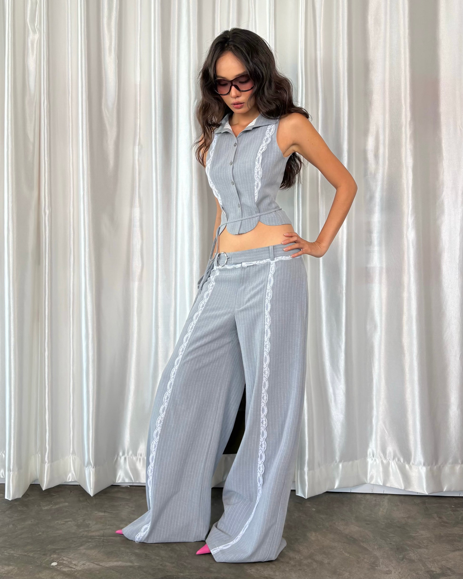 Áo Sơ Mi Cổ Yếm Dáng Gile Phối Ren HAZEL HALTER TOP AIAI OFFICIAL