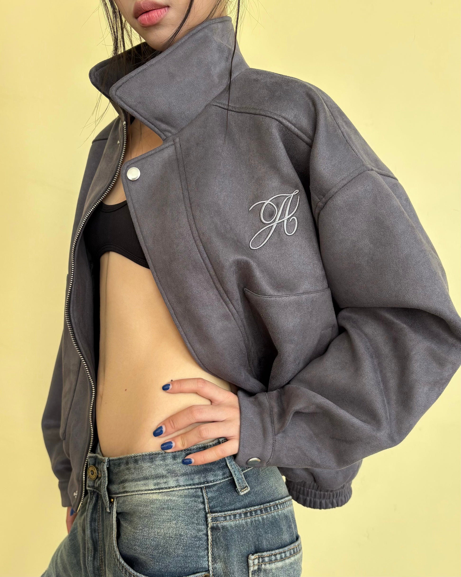 Áo khoác da lộn form vừa thêu logo 3D Aiai Faux Suede Jacket | AIAI Official