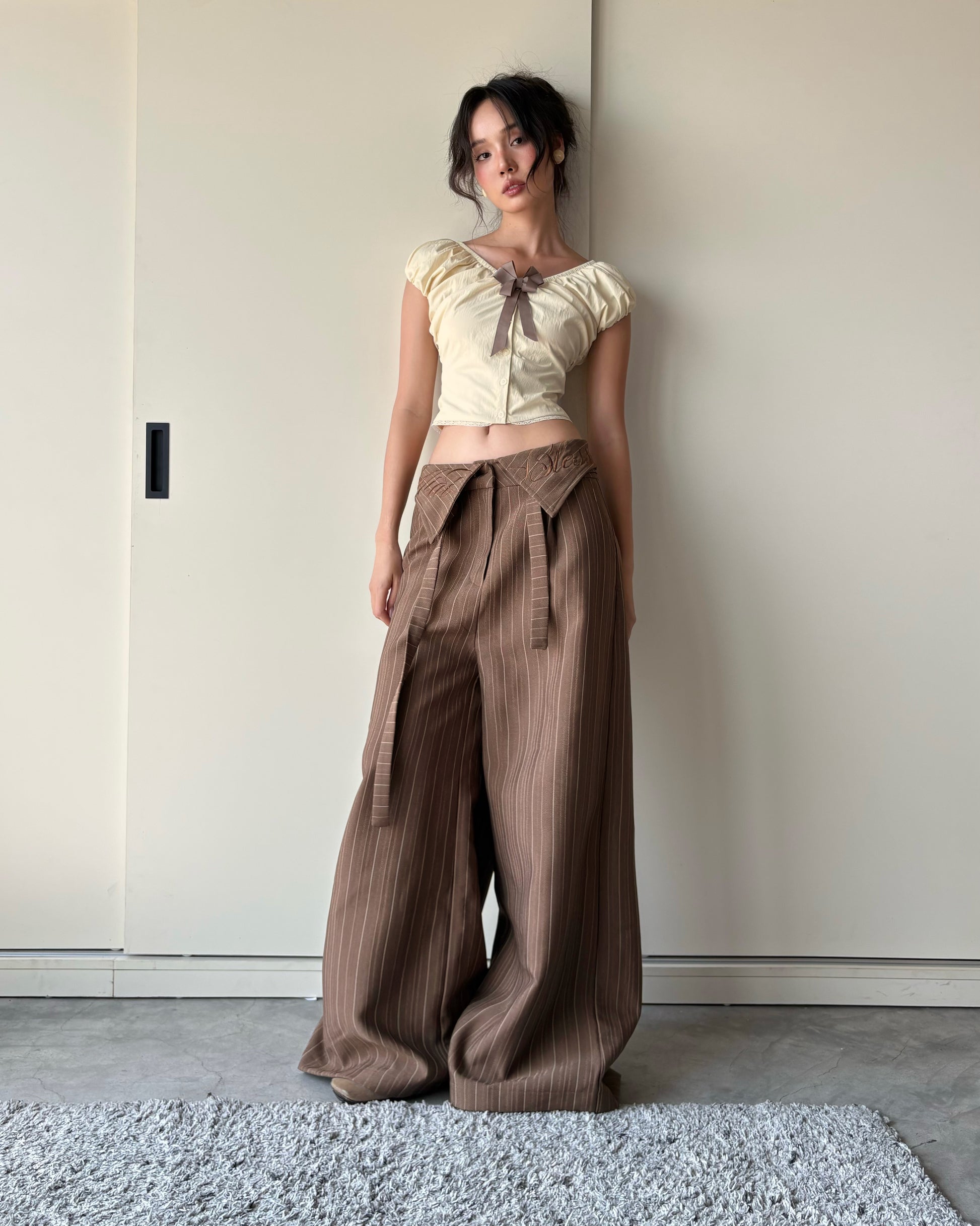 Quần Sọc Ống Rộng Lưng Gập Cạp Trễ SS26 Fold Waist Striped Wide Trousers Aiai Official