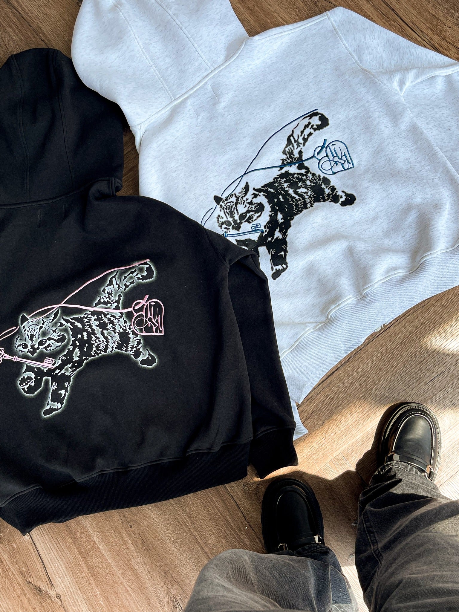 "Miukiway" Boxy Hoodie AIAI OFFICIAL - Áo hoodie zip nỉ 2 da in hình mèo form boxy thêu logo